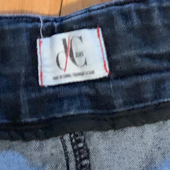 D/C Denim Pull up Capri Pants Size 5 - Picture 5 of 6